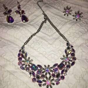 Quality crystal 2 earrings & necklace set